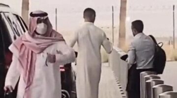 بالفيديو.. كريستيانو رونالدو يتمشى في شوارع الرياض مع زوجتة جورجينا بلباس غير أخلاقي وأمام أنظار الجميع بالثوب